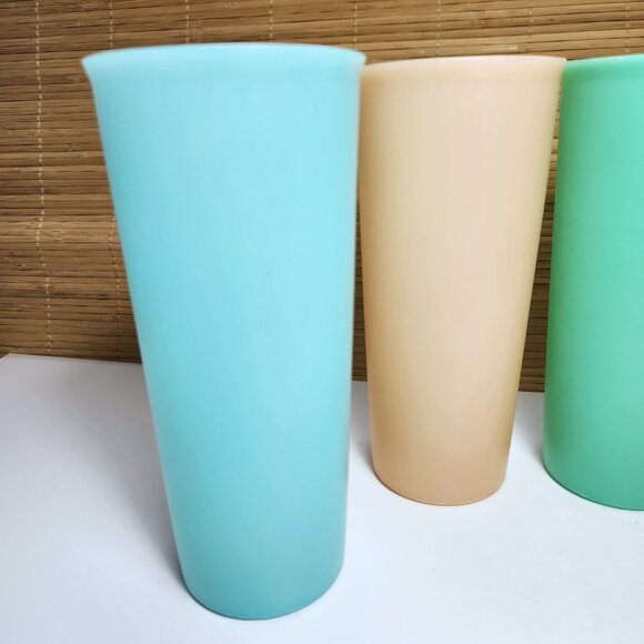 Tupperware Tall Tumblers Set of 5 Drink Glass 15 oz Juice Cups 107 Vintage 70s - Picture 2 of 9